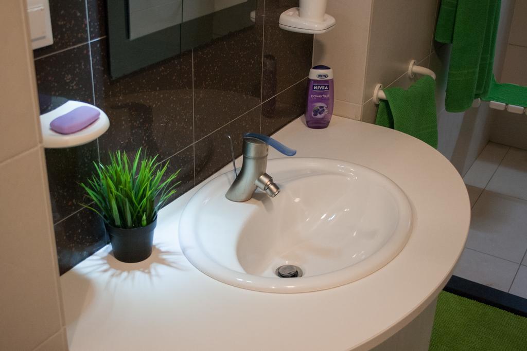 Carla Studio Apartment Загреб Стая снимка