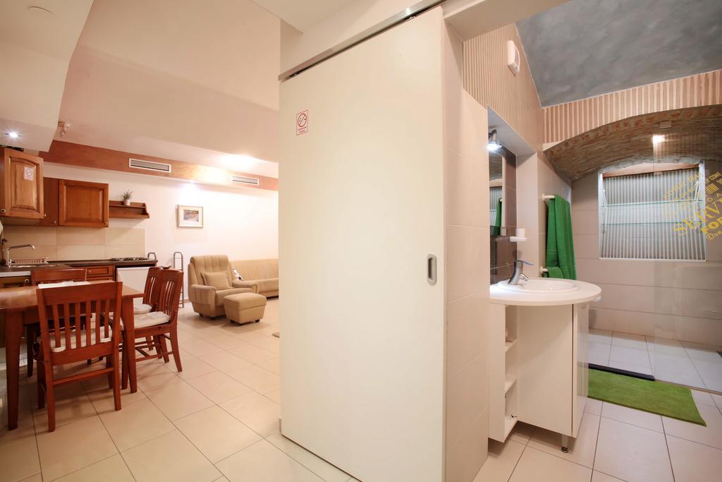 Carla Studio Apartment Загреб Стая снимка